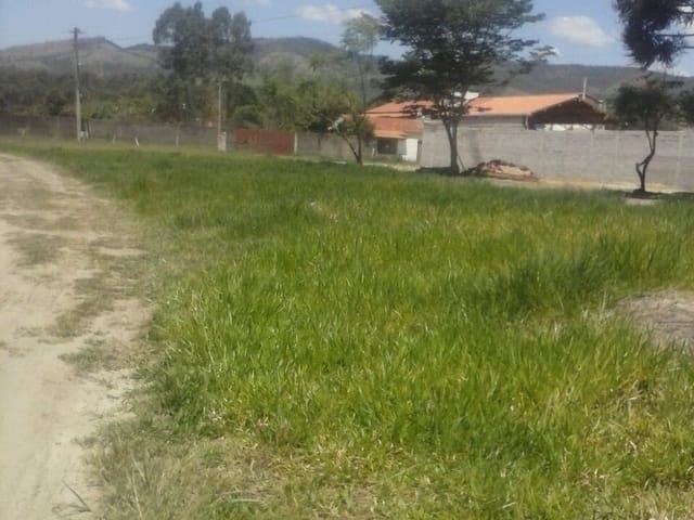 Terreno com 900m², à venda, no bairro Pedro Leme em Roseira