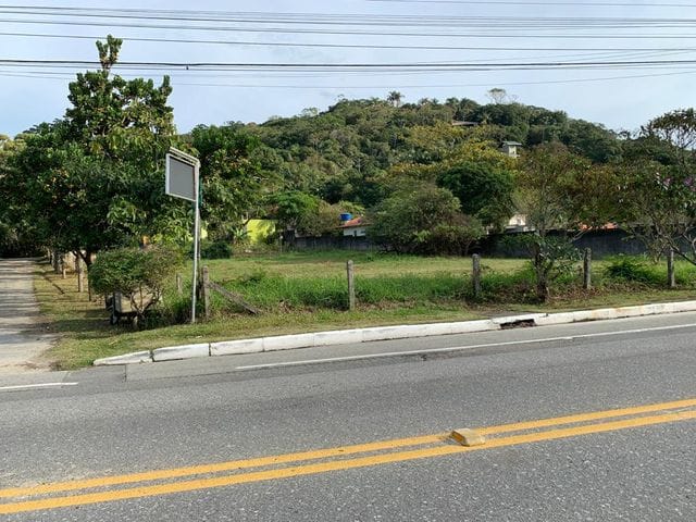 Terreno com 1418m², à venda, no bairro Praia do Estaleiro em Balneário Camboriú