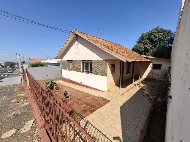 Terreno com Casa Mista à Venda na Avenida Ana Rita – Próximo ao Shopping!