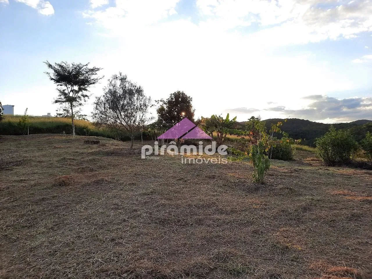 Terreno, 1600 m² - Foto 1