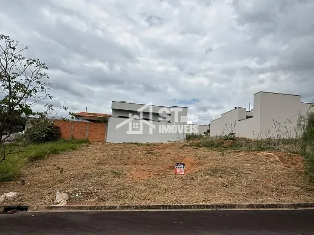 Terreno com 202m², à venda, no bairro Veredas da Serra em Andradas