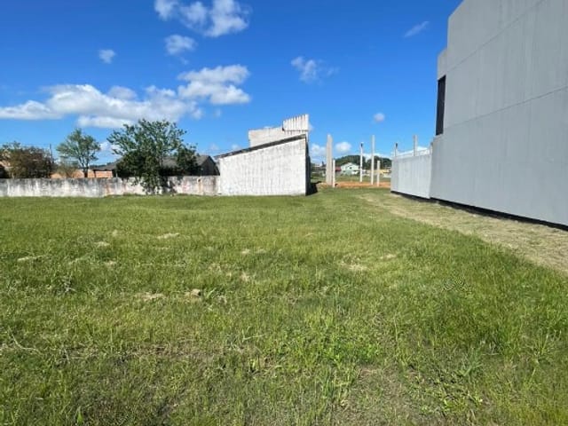 Terreno com 174m², à venda, no bairro Três Vendas em Pelotas