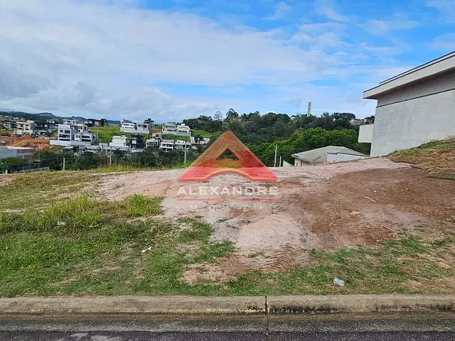 Terreno com 378m², à venda, no bairro Recanto dos Eucaliptos em São José dos Campos