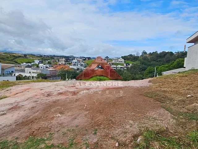 Terreno com 378m², à venda, no bairro Recanto dos Eucaliptos em São José dos Campos