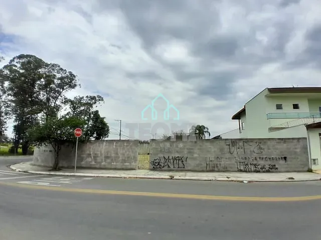Terreno com 607m², à venda, no bairro Piracangaguá em Taubaté