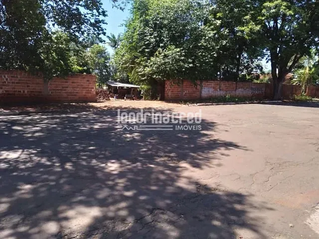 Terreno com 1600m², à venda, no bairro Centro em Jataizinho