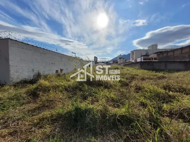 Terreno com 361m², à venda, no bairro Vila Mosconi em Andradas