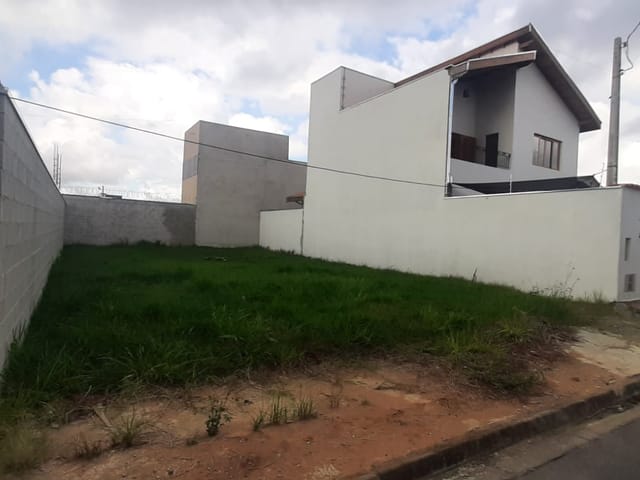 Terreno com 200m², à venda, no bairro Res. Santa Clara em Pindamonhangaba