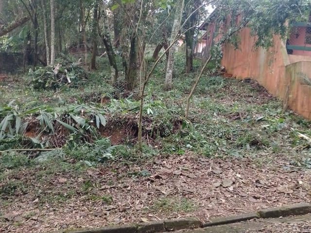Terreno com 506m², à venda, no bairro Terras do Madeira em Carapicuíba