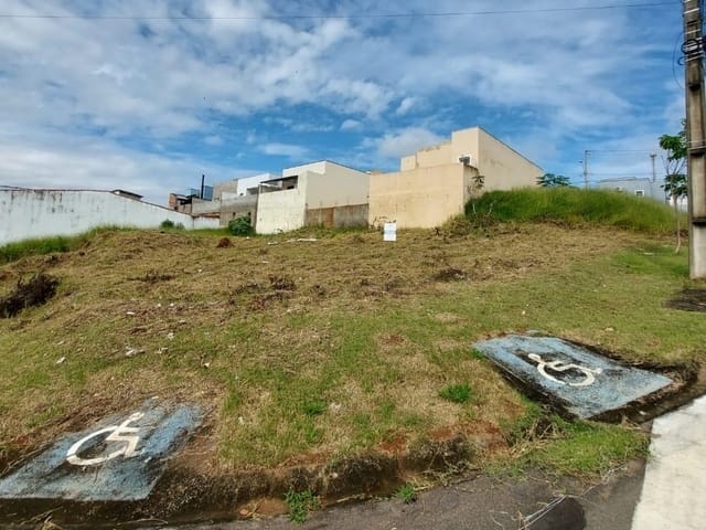 Terreno com 162m², à venda, no bairro Loteamento Vila Romana em Bragança Paulista