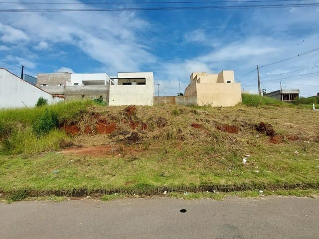 Terreno com 140m², à venda, no bairro Loteamento Vila Romana em Bragança Paulista