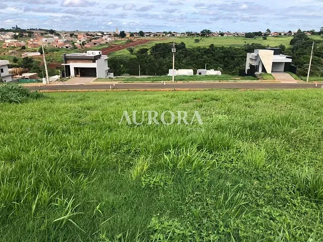 Terreno com 256m², à venda, no bairro Gleba Pinguim em Londrina