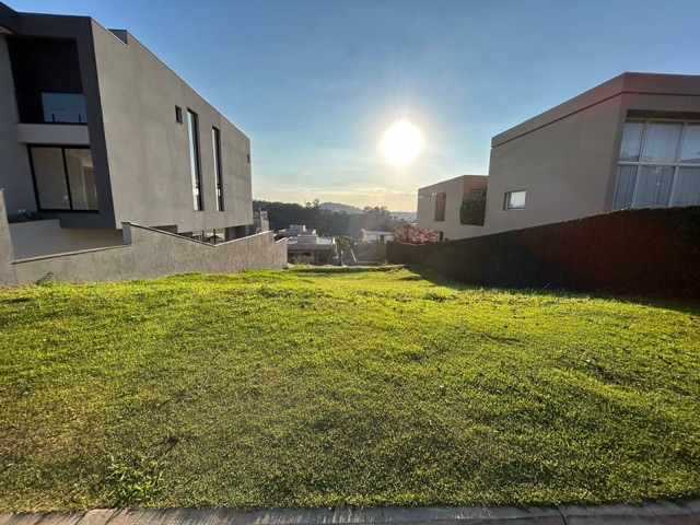 Terreno com 490m², à venda, no bairro Alphaville em Santana de Parnaíba