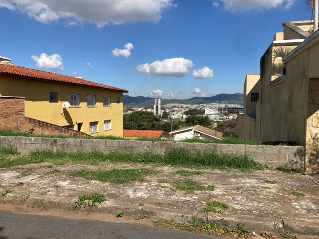 Terreno com 390m², à venda, no bairro Paineiras em Bragança Paulista
