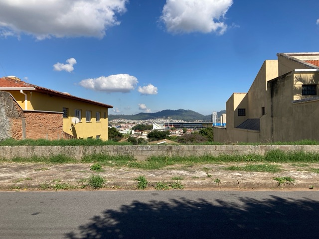 Terreno com 390m², à venda, no bairro Paineiras em Bragança Paulista