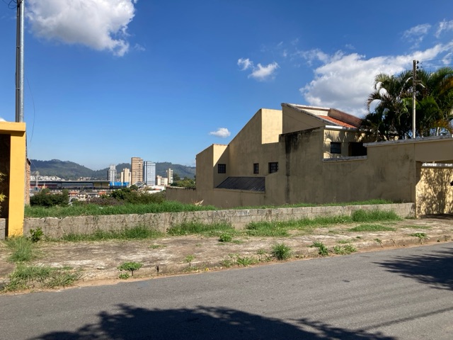 Terreno com 390m², à venda, no bairro Paineiras em Bragança Paulista