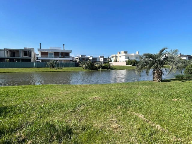 Terreno com 433m², à venda, no bairro São Gonçalo em Pelotas