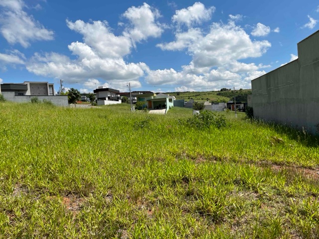 Terreno com 303m², à venda, no bairro Bom Retiro em Bragança Paulista