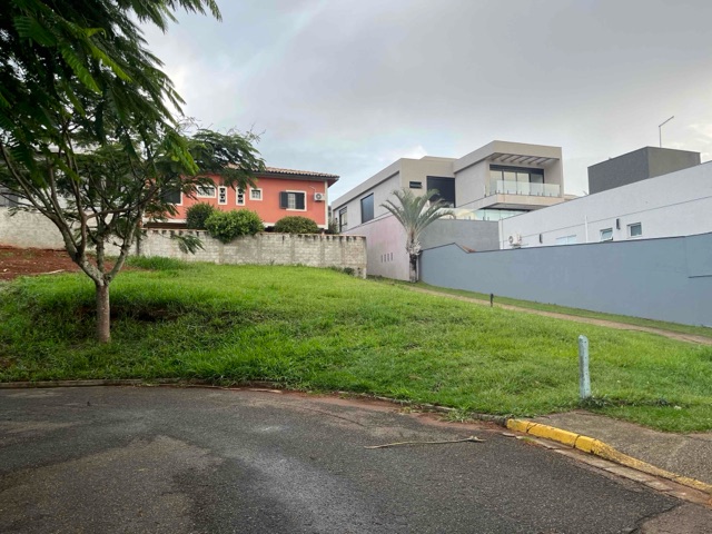 Terreno com 353m², à venda, no bairro Condomínio Residencial Euroville em Bragança Paulista