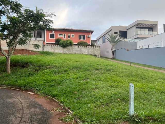 Terreno com 353m², à venda, no bairro Condomínio Residencial Euroville em Bragança Paulista
