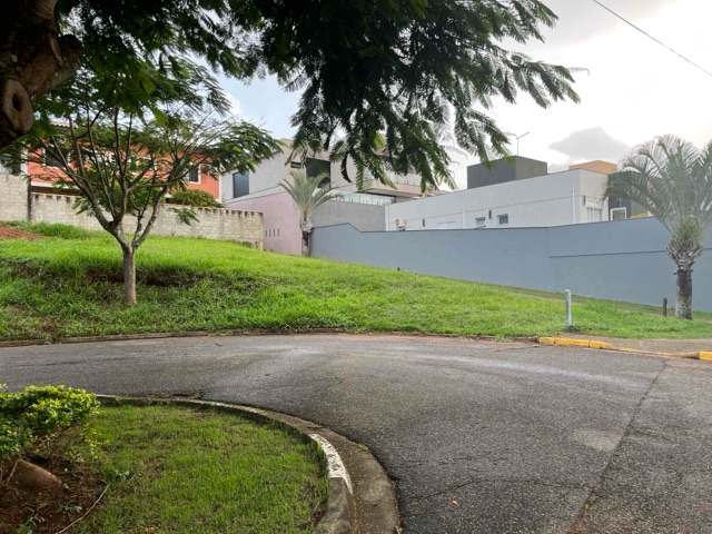 Terreno com 353m², à venda, no bairro Condomínio Residencial Euroville em Bragança Paulista