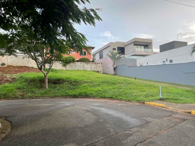 Terreno com 353m², à venda, no bairro Condomínio Residencial Euroville em Bragança Paulista