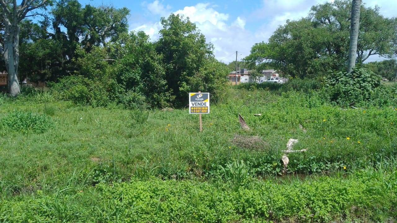 Terreno à venda, Laranjal, Pelotas, RS, 192,28 m² de área total, com 8 m de frente e 21,92 m de lateral, excelente localização próximo à praia