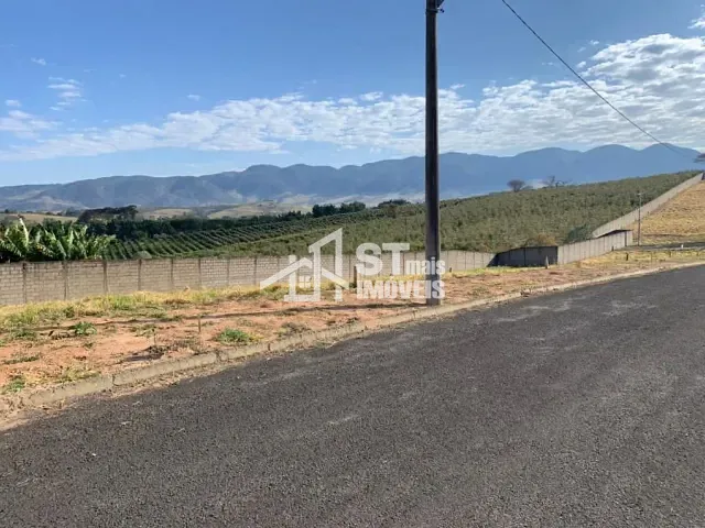 Terreno com 300m², à venda, no bairro Village em Andradas