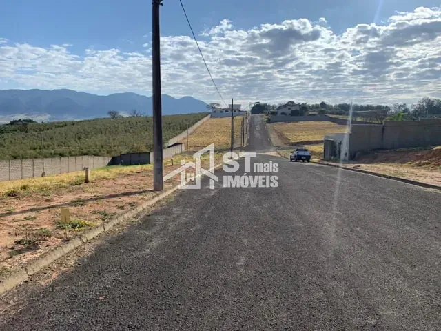 Terreno com 300m², à venda, no bairro Village em Andradas