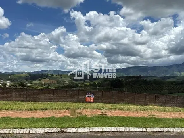 Terreno com 300m², à venda, no bairro Village em Andradas
