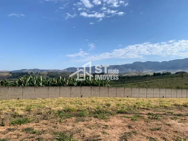 Terreno com 300m², à venda, no bairro Village em Andradas
