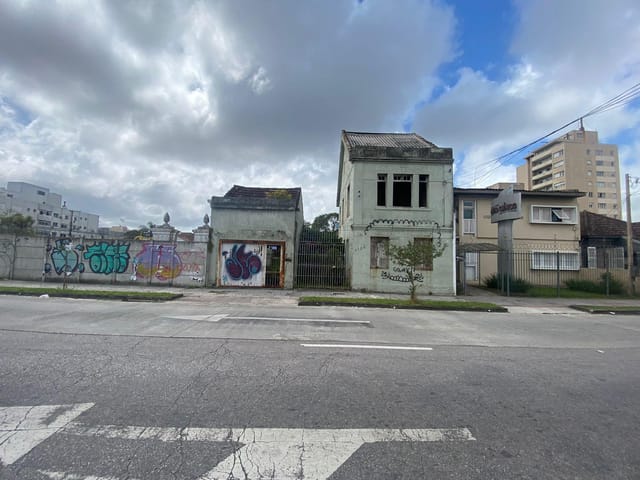 Terreno com 451m², à venda, no bairro Centro em Pelotas