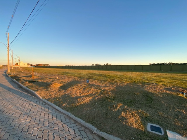 Terreno com 337m², à venda, no bairro Laranjal em Pelotas