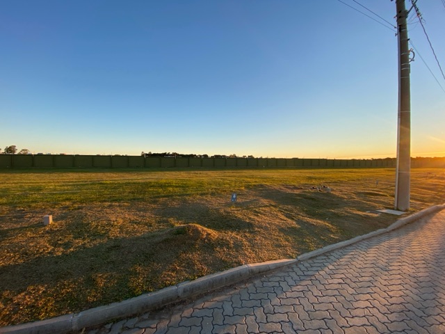 Terreno com 337m², à venda, no bairro Laranjal em Pelotas