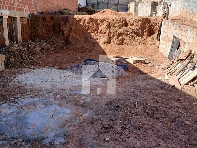 Terreno com 460m², à venda, no bairro Ivoturucaia em Jundiaí