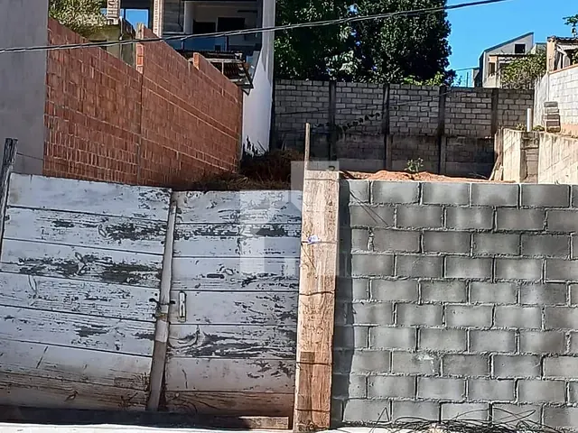 Terreno com 460m², à venda, no bairro Ivoturucaia em Jundiaí