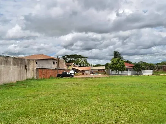 Terreno com 840m², à venda, no bairro Conjunto 2 em Santo Inácio
