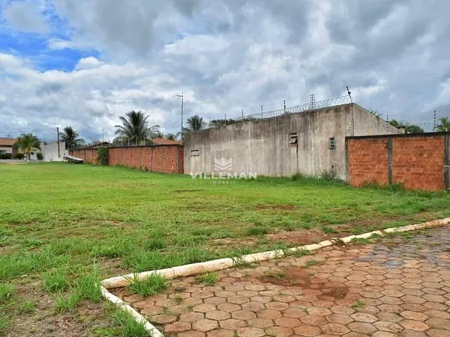Terreno com 840m², à venda, no bairro Conjunto 2 em Santo Inácio