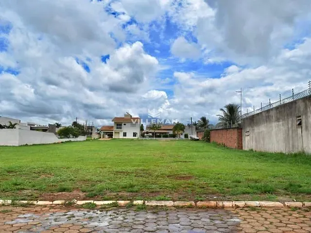 Terreno com 840m², à venda, no bairro Conjunto 2 em Santo Inácio