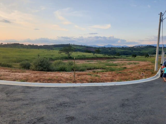 Terreno com 350m², à venda, no bairro Granjas Rurais Reunidas São Judas Tadeu em Taubaté