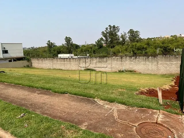 Terreno com 267m², à venda, no bairro Conjunto Habitacional Alexandre Urbanas em Londrina