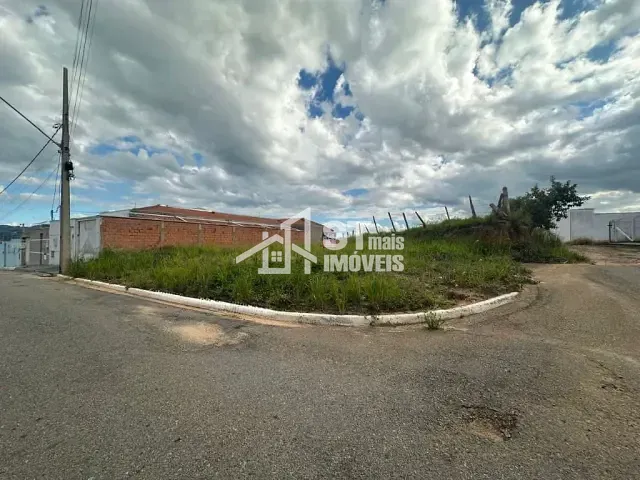 Terreno com 215m², à venda, no bairro David de Paula em Andradas