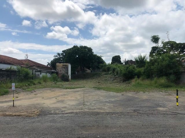 Terreno com 560m², à venda, no bairro Centro em Canas