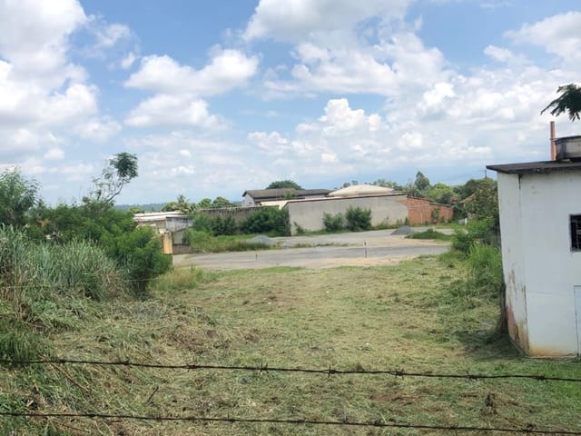 Terreno com 560m², à venda, no bairro Centro em Canas