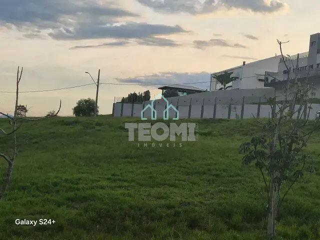 Terreno com 1036m², à venda, no bairro Loteamento Comercial e Residencial Village da Serra em Tremembé