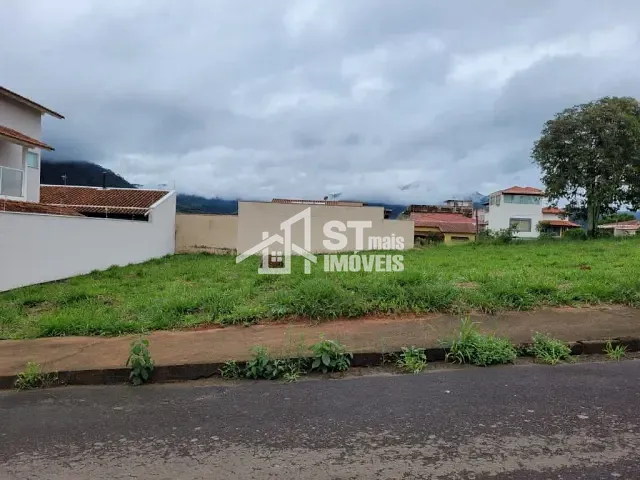 Terreno com 300m², à venda, no bairro Jardim Itália em Andradas