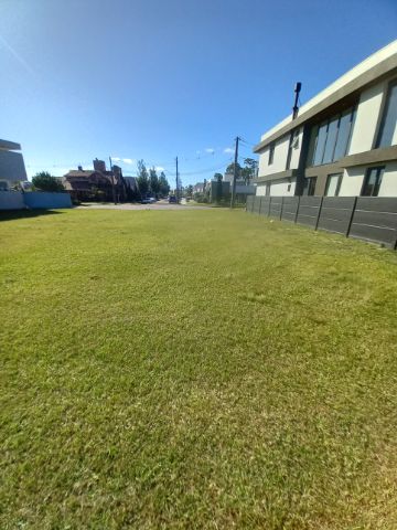 Terreno com 699m², à venda, no bairro Laranjal em Pelotas