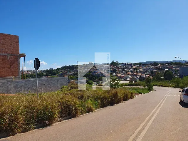 Terreno com 274m², à venda, no bairro Parque Petrópollis em Várzea Paulista