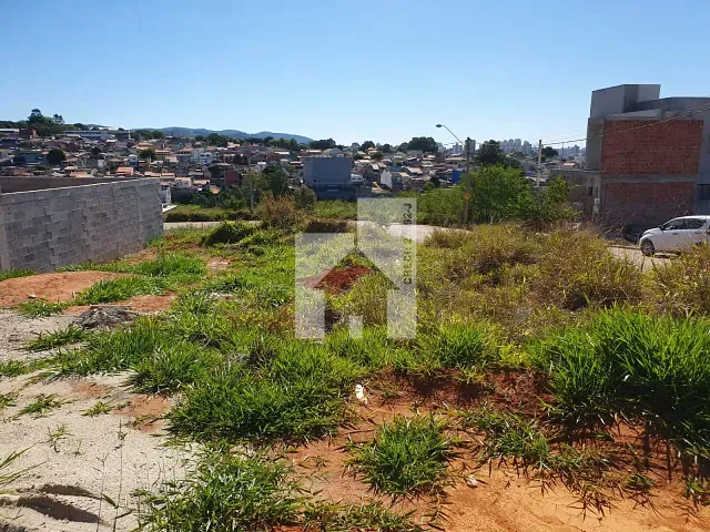 Terreno com 274m², à venda, no bairro Parque Petrópollis em Várzea Paulista