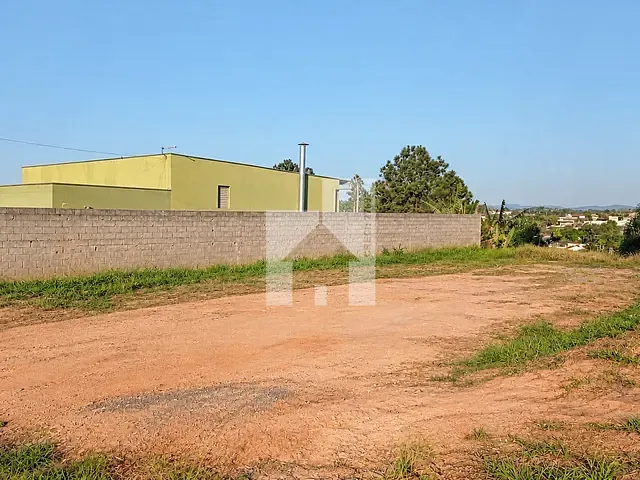Terreno com 303m², à venda, no bairro Maracanã em Jarinu